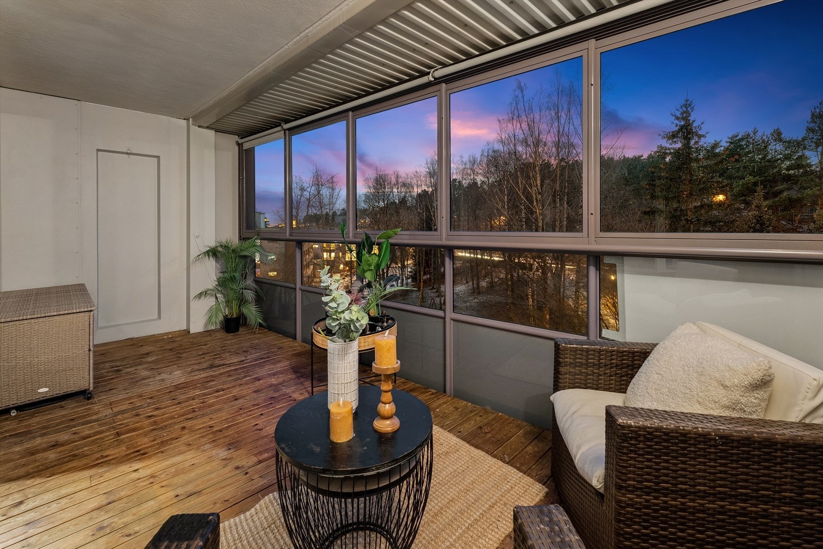 Det er god plass til komfortable møbler, slik at dagene kan nytes på beste vis. Galleribilde