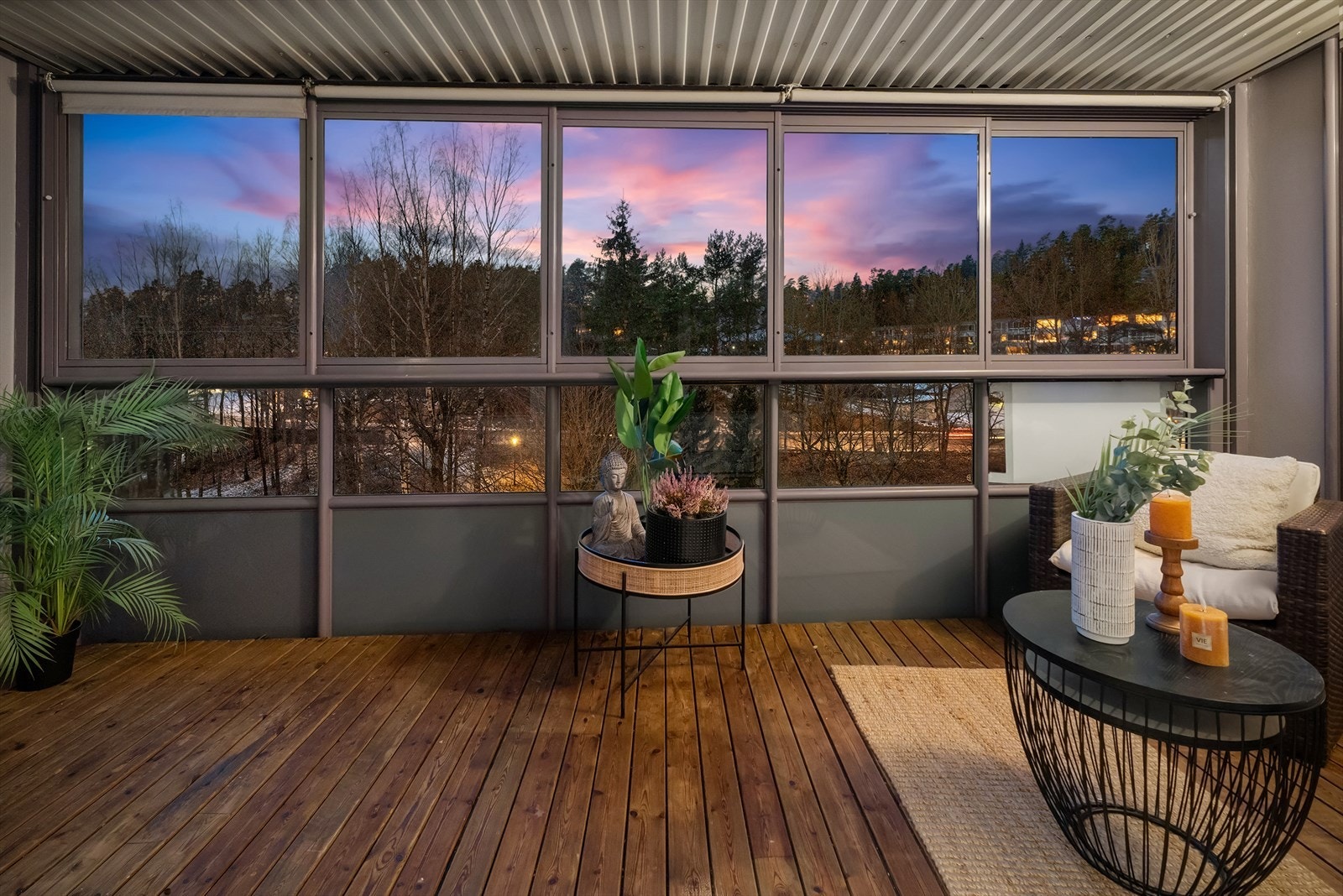 Leiligheten har en stor, vestvendt balkong på ca. 13 kvm med innglassing og god møbelplass. Galleribilde