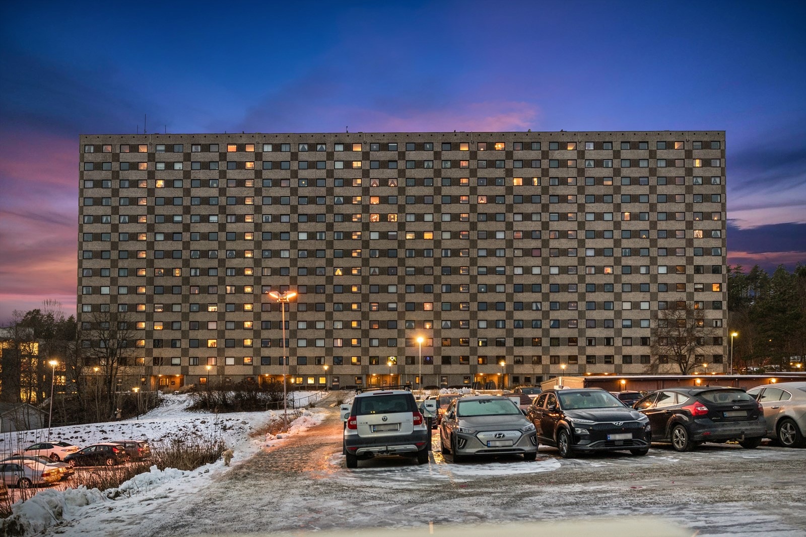 Nabolaget er svært populært med sin sentrale, beliggenhet, nærheten til marka og gode utsiktsforhold. Galleribilde