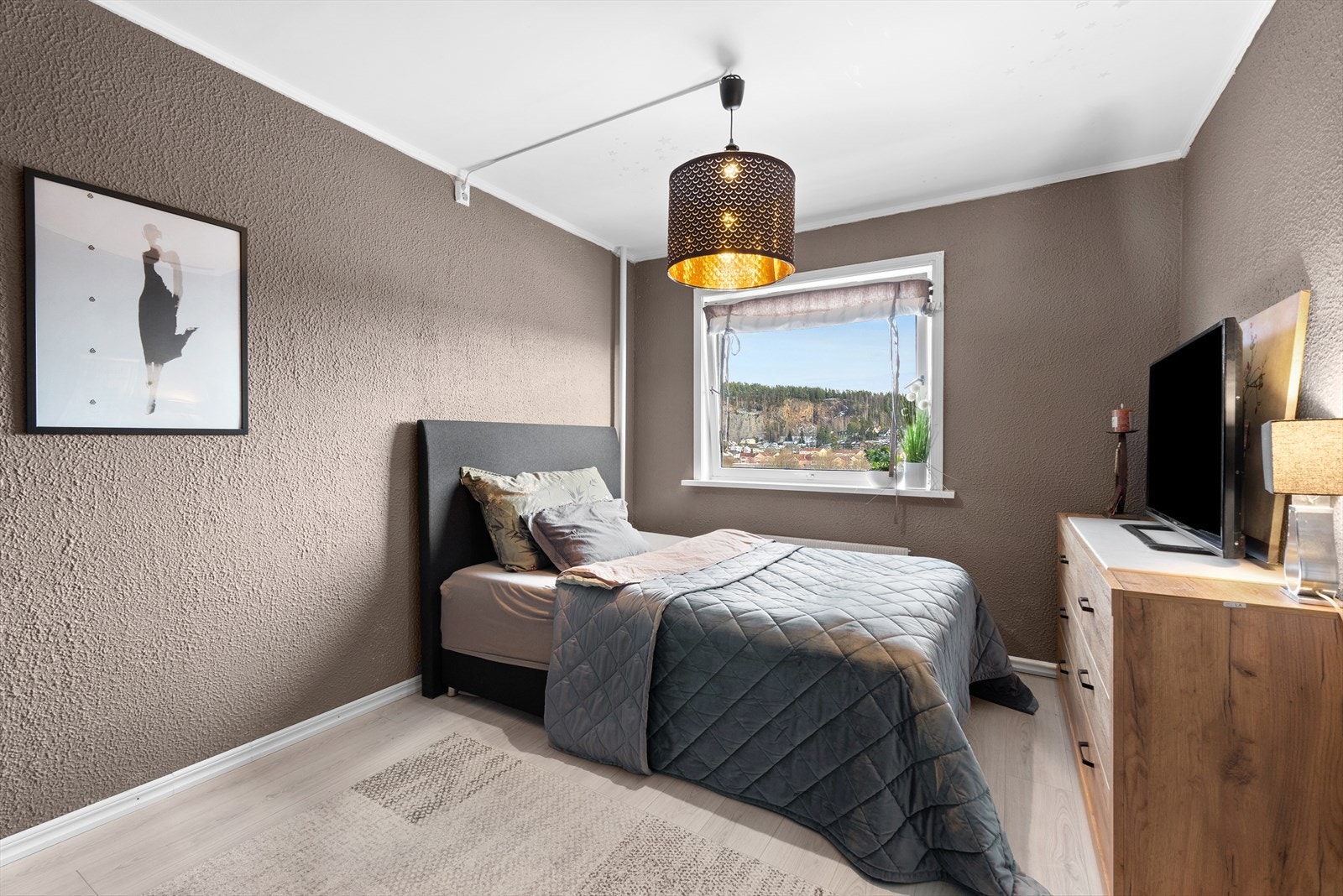 Soverommene er lyse og pene med langstrakt utsikt fra østvendte vinduer. Galleribilde