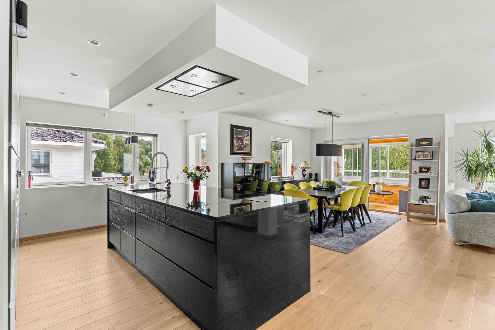 Her kan du lage middag mens du har gjester på besøk! Galleribilde