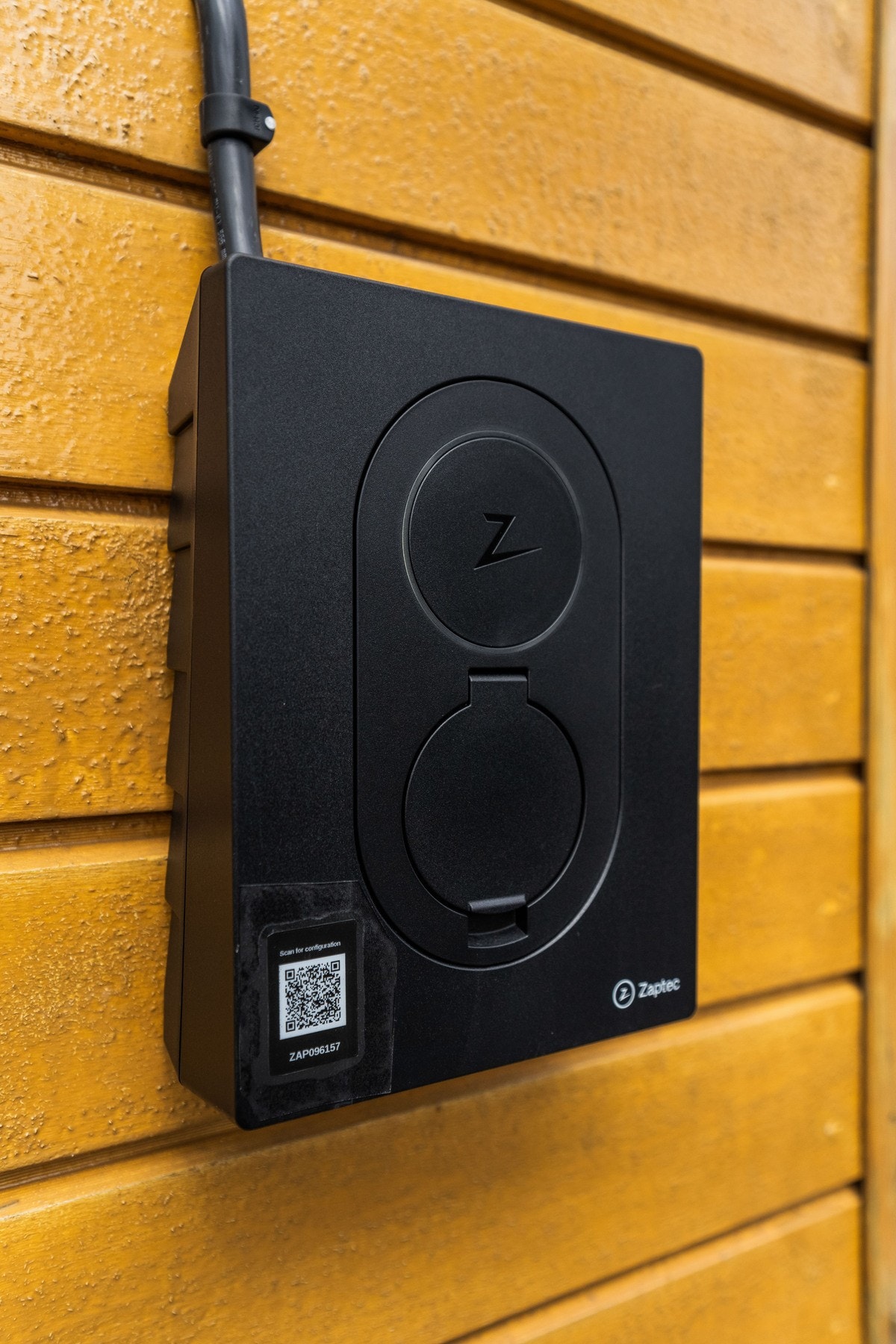 Det er montert el-billader i garasjen og utenfor. Det er også egen ladeboks til utleiedelen. Galleribilde