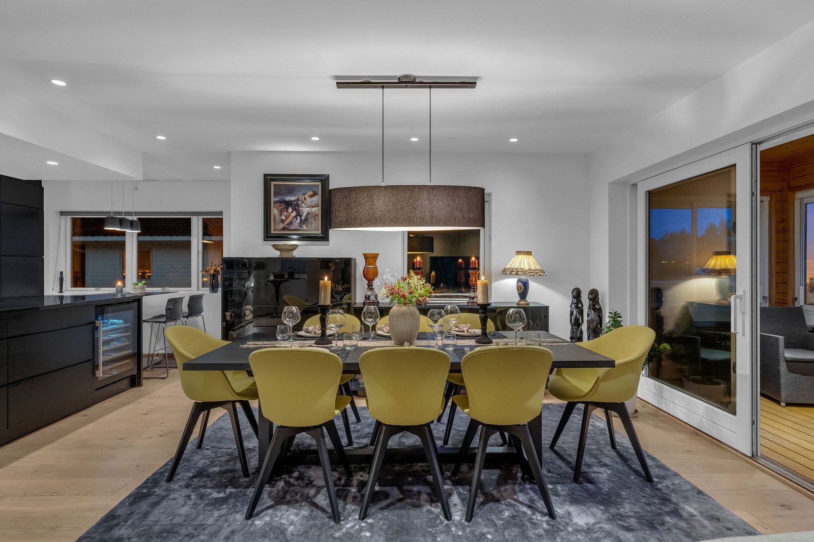 Boligen er fra 2017 og holder høy standard med pene overflater og moderne inventar. Galleribilde