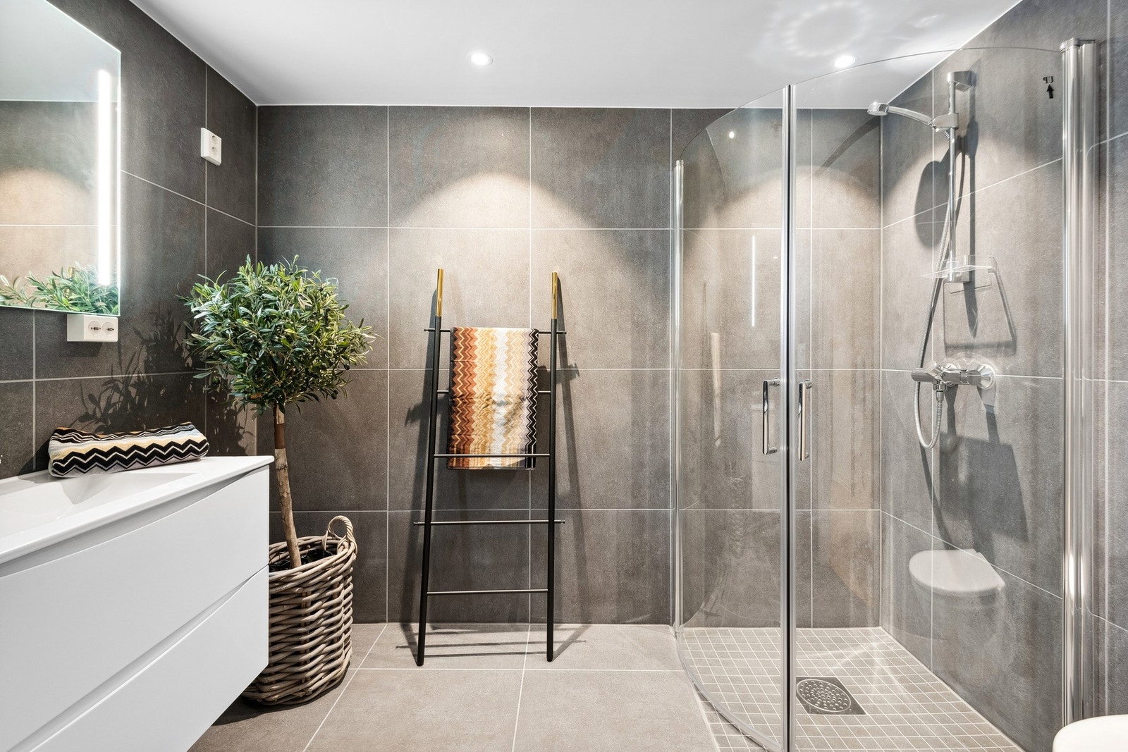 Lekker utførelse - spotter i tak Galleribilde