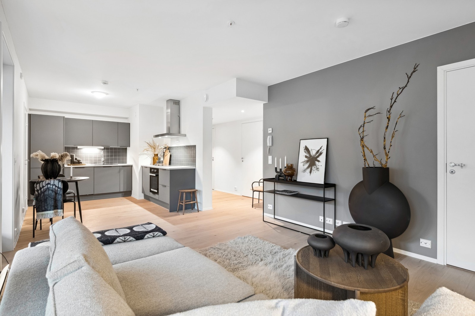 Leiligheten oppvarmes via vannbåren varme. Galleribilde