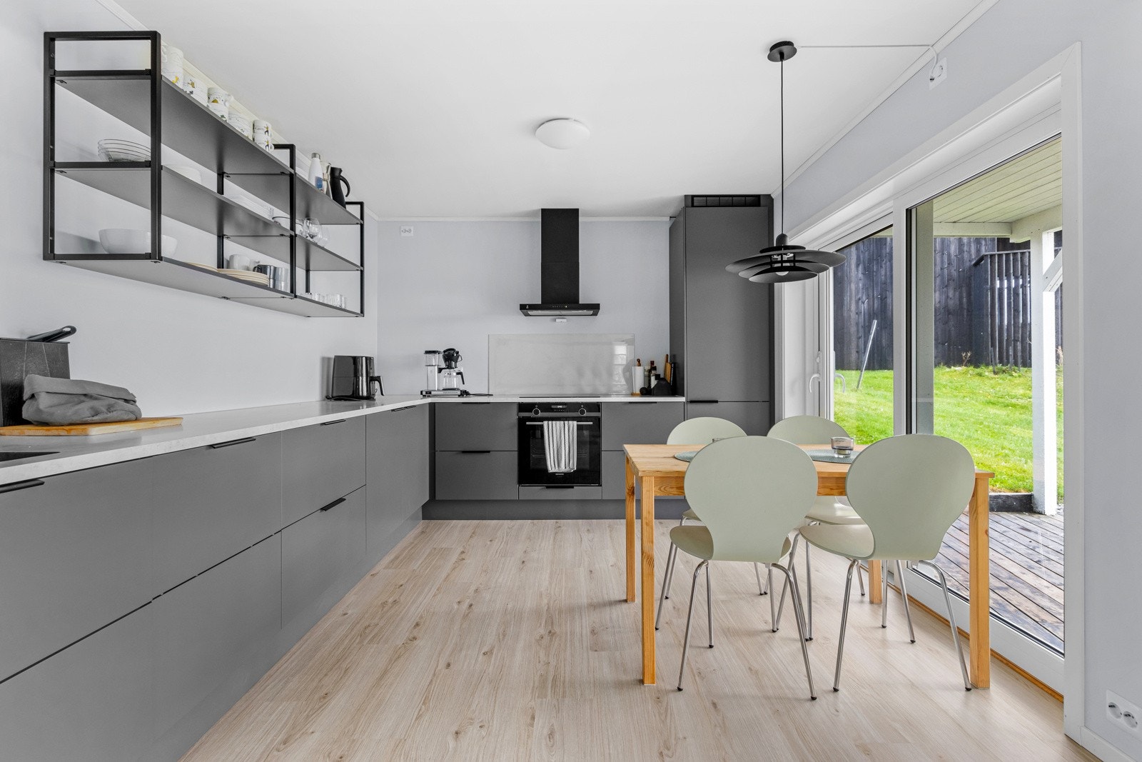 Kjøkken i leilighet Galleribilde