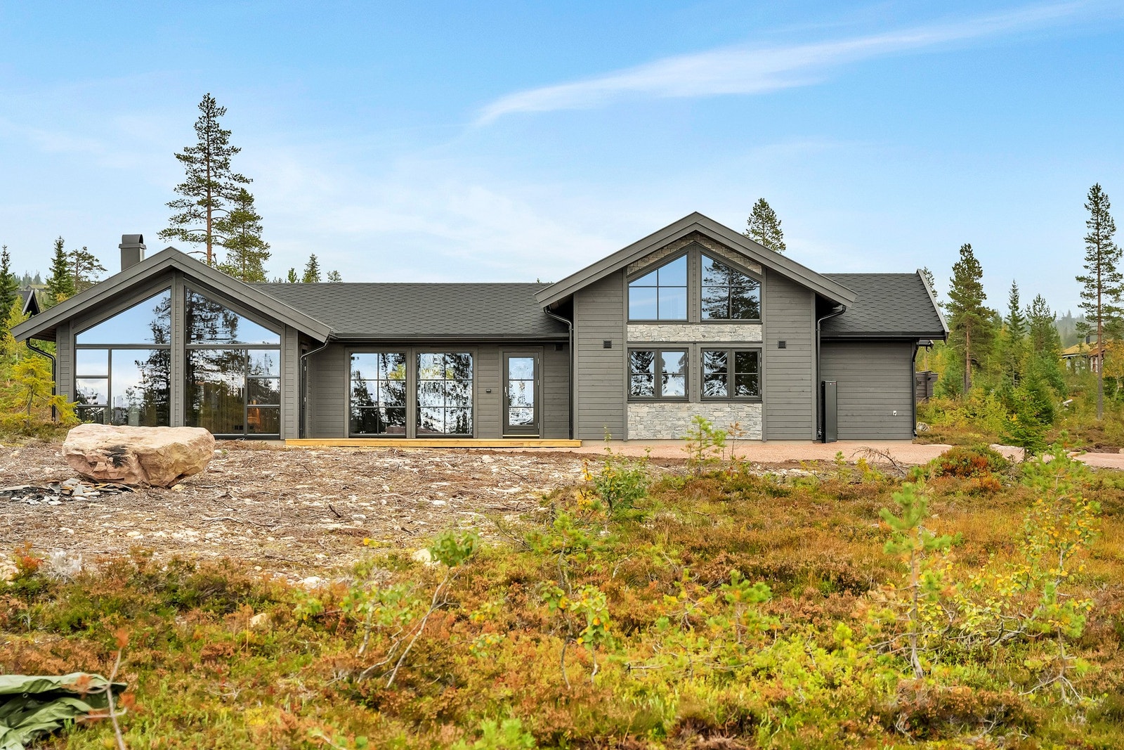 Eiendommen ligger i et naturskjønt hytteområde på Østby i Trysil kommune. Galleribilde