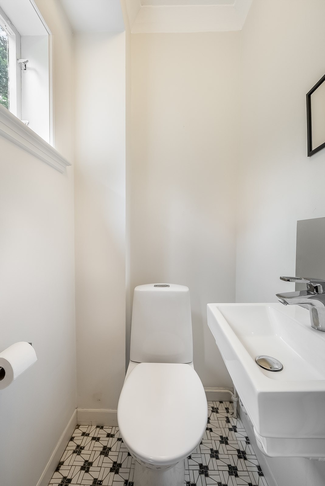 Praktisk toalettrom rett ved inngangspartiet. Galleribilde