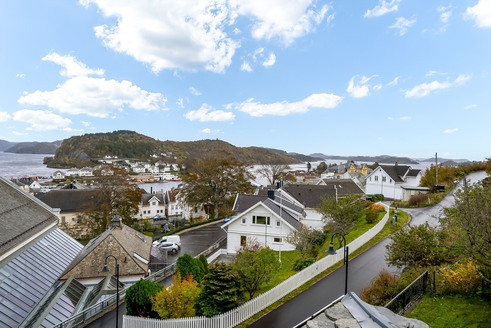 Fra boligen ser man fra Kjørrefjorden til Spindsfjorden. Galleribilde
