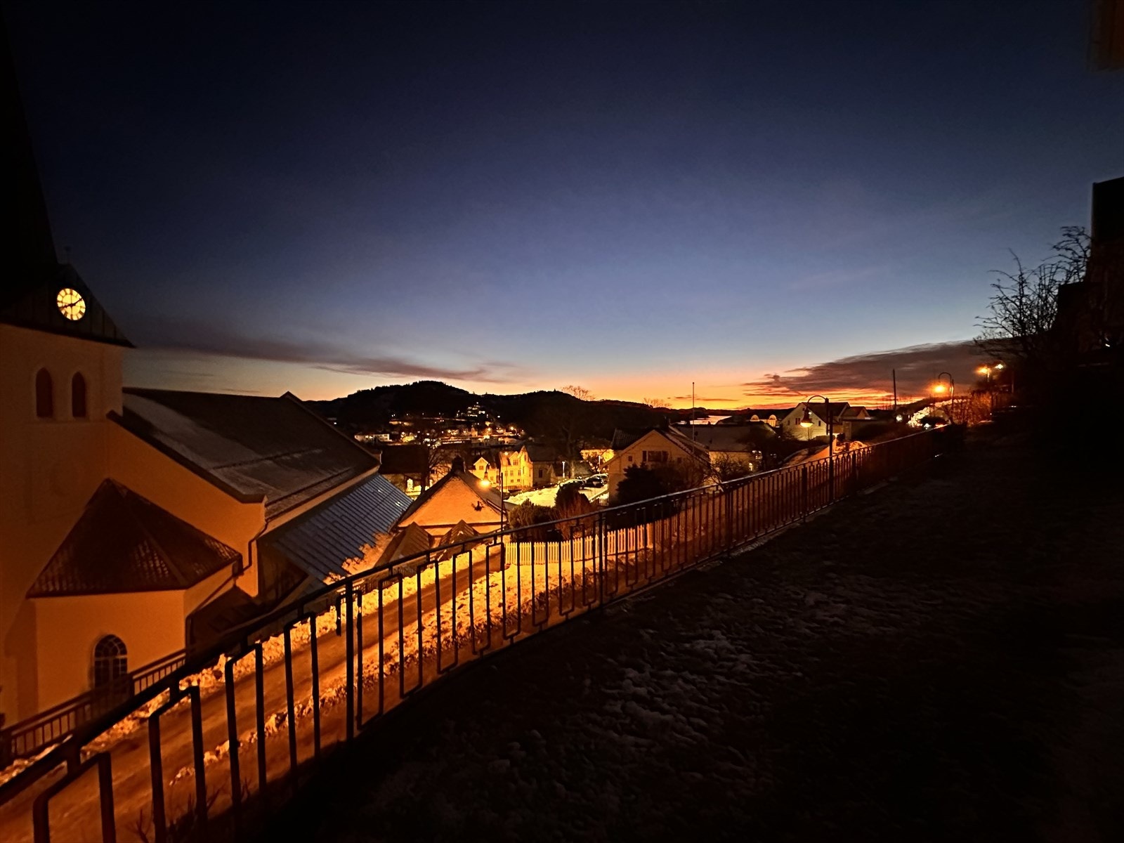 Utsikt fra Varbakgaten 3 i morgentimene - januar 2024 Galleribilde