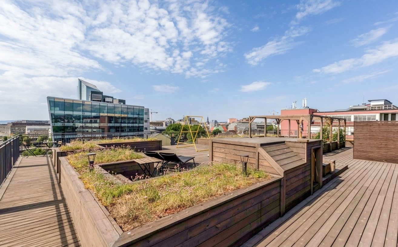 Her kan du nyte godt av borettslagets fantastisk takterrasse. Galleribilde