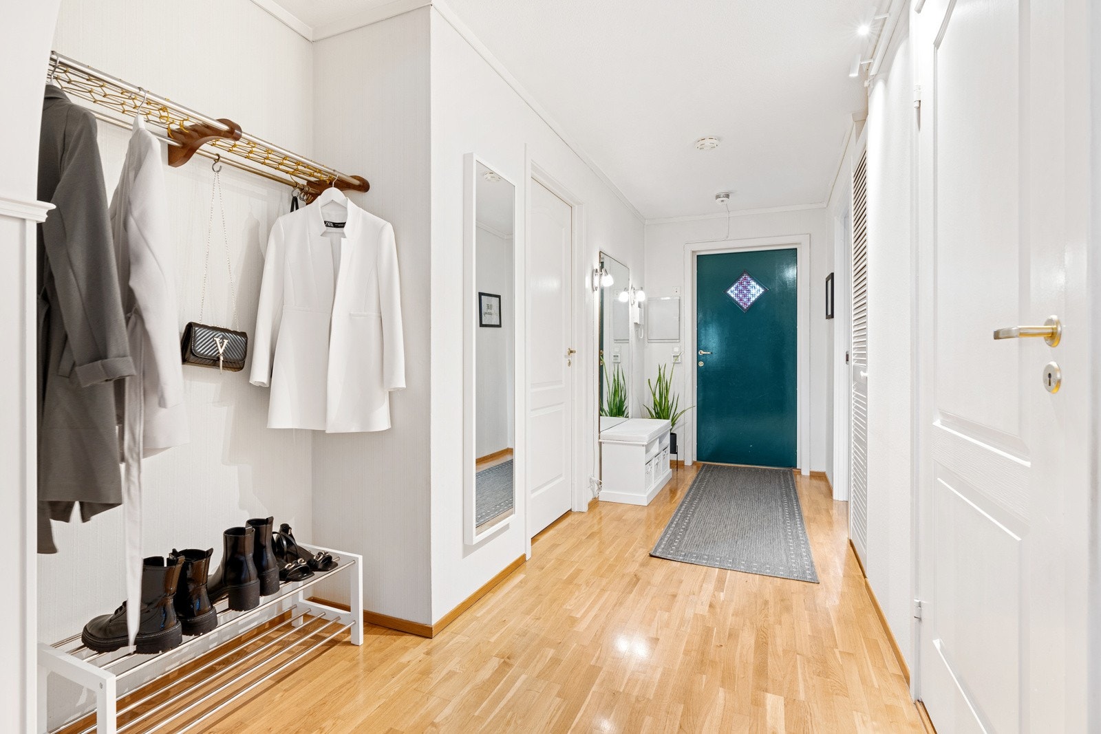 Entre/gang med garderobeplass Galleribilde