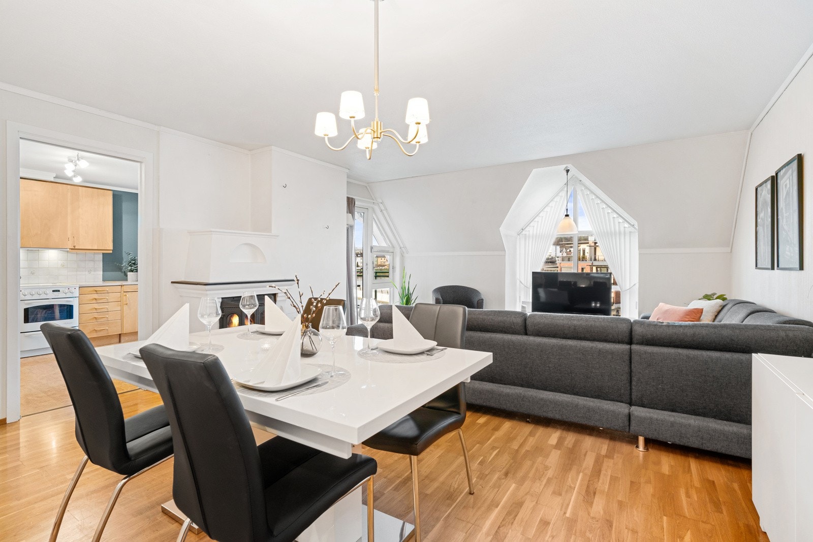 Spisestue/stue med utgang til terrasse Galleribilde