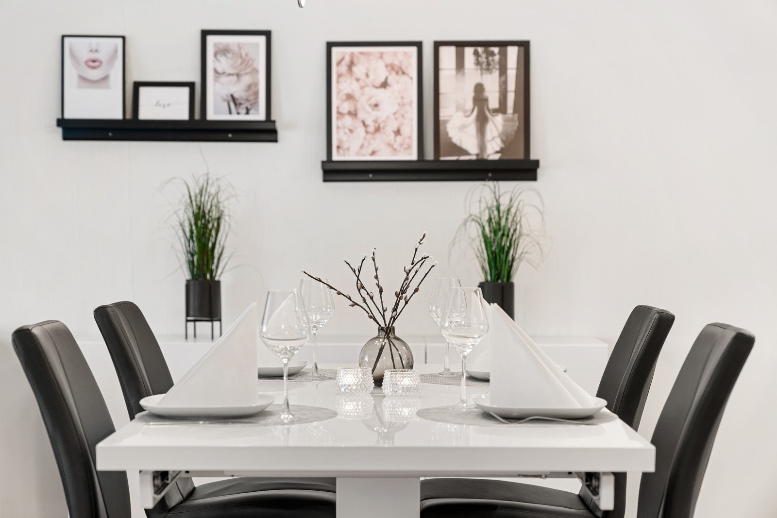 God og romslig plass i spisestue Galleribilde