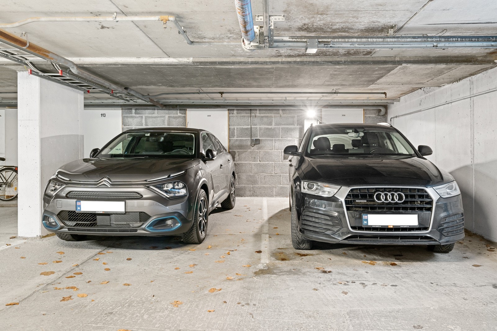 Garasjeplass med el-billader og bod i bakkant - mulighet til kjøp av naboplassen m/bod Galleribilde