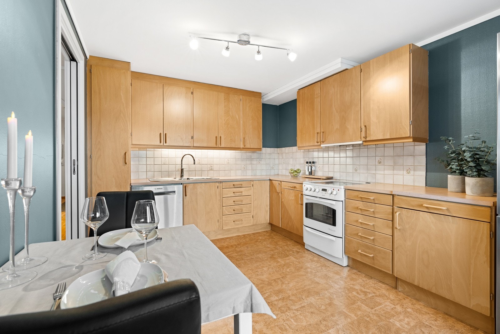 Kjøkken med spiseplass Galleribilde