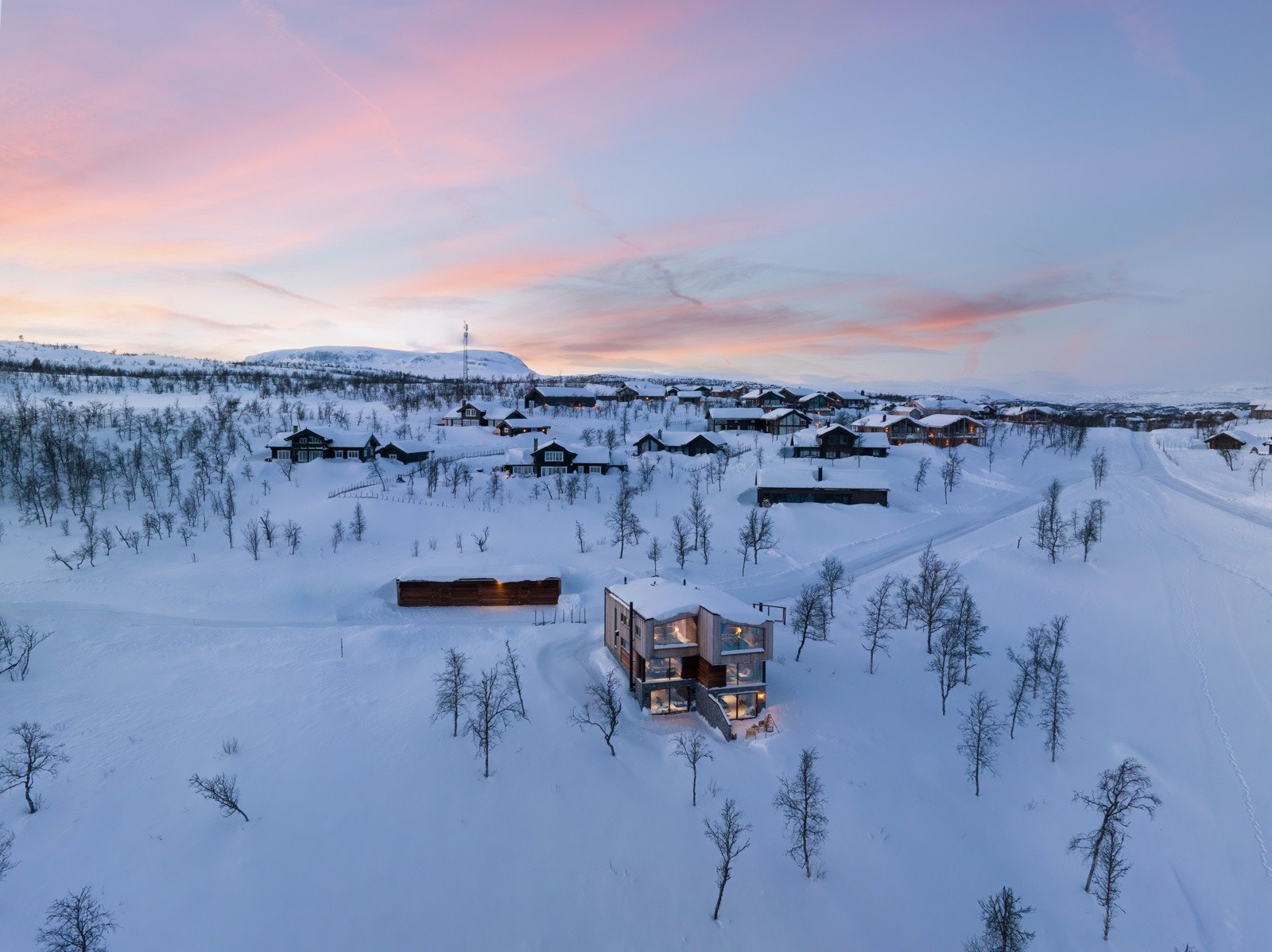 Luften er litt klarere, naturen litt vakrere, fullmånen litt større og stjernehimmelen litt mer spektakulær.... Galleribilde