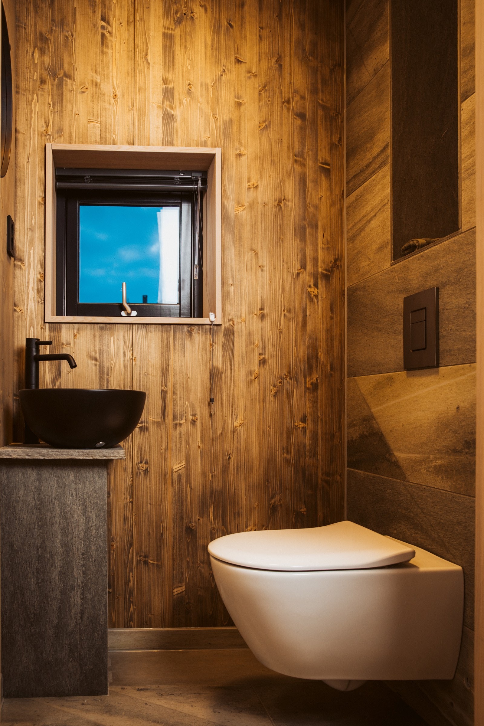 Et av de to toalettrommene i hovedetasjen Galleribilde