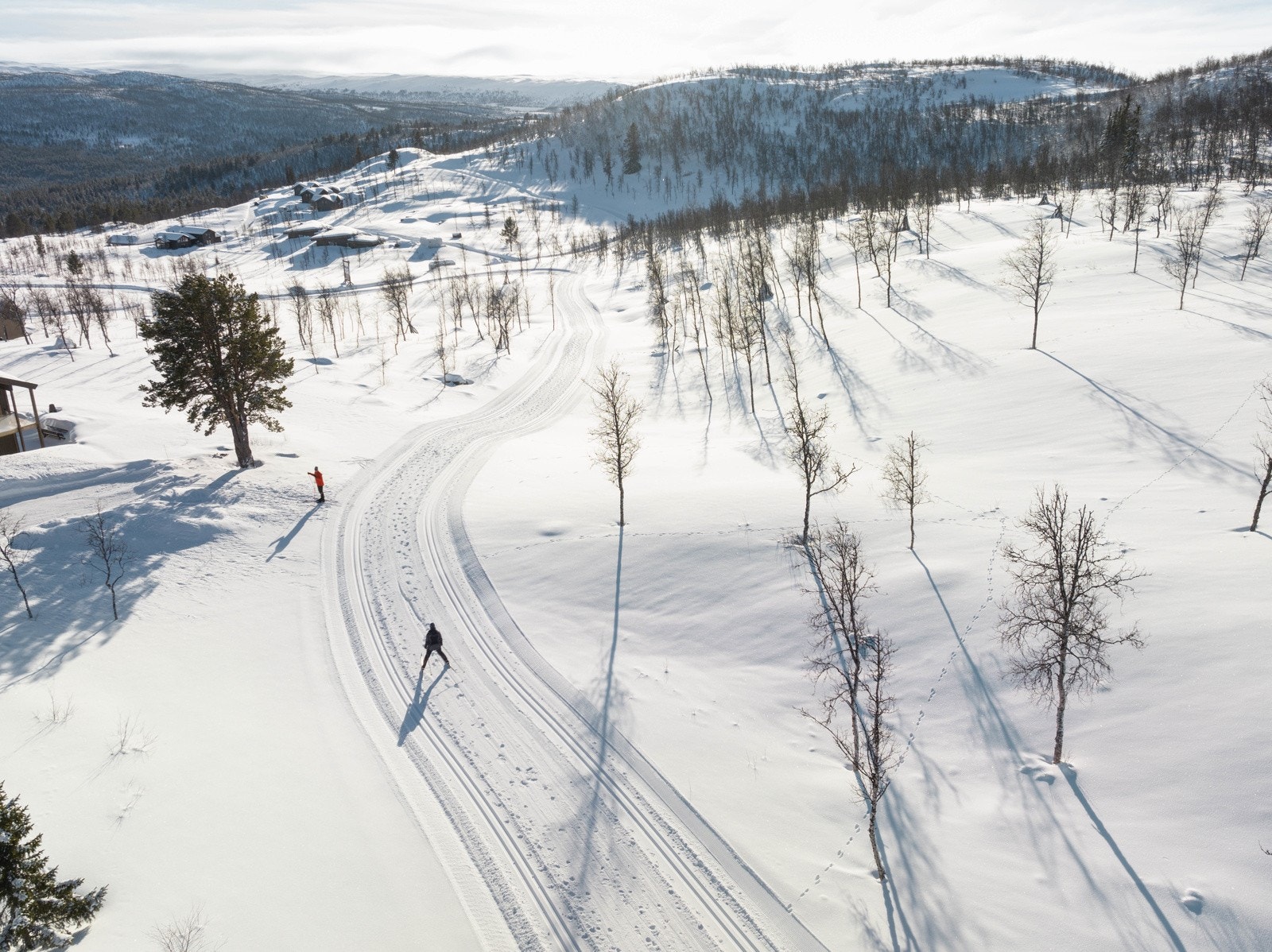 Her våkner du til nytråkket skiløype kun få meter fra hytteveggen! Galleribilde
