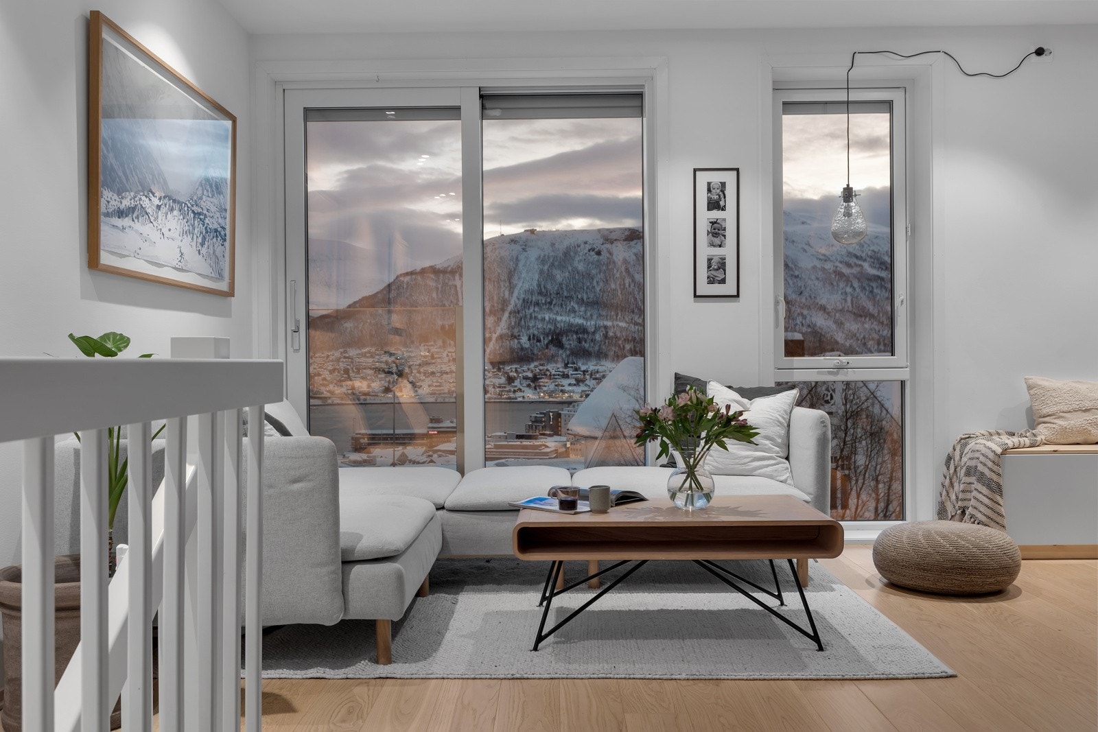 Storhaug + Partner AS har gleden av å presentere Storhaug 11 - en flott, romslig 2-etasjes selveierleilighet plassert på Storhaugen i øvre sentrum Galleribilde