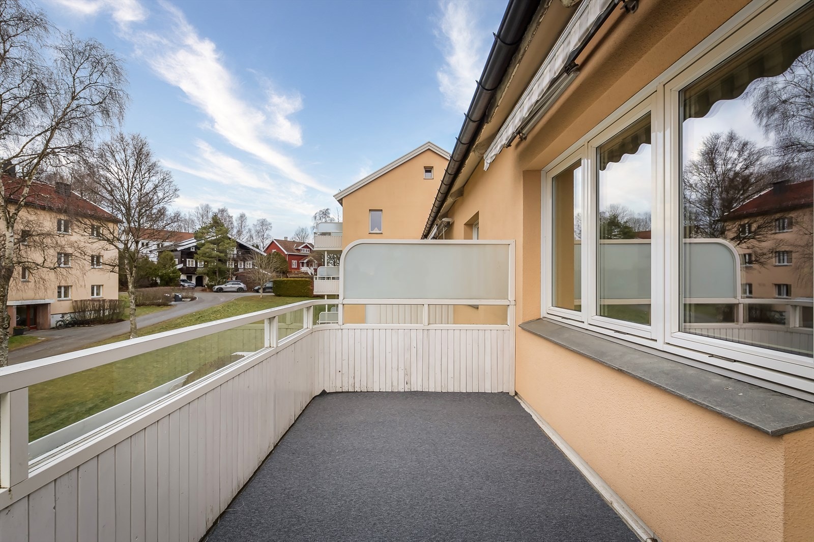 Balkongen ligger vendt mot vest og byr på rikelig med sol Galleribilde
