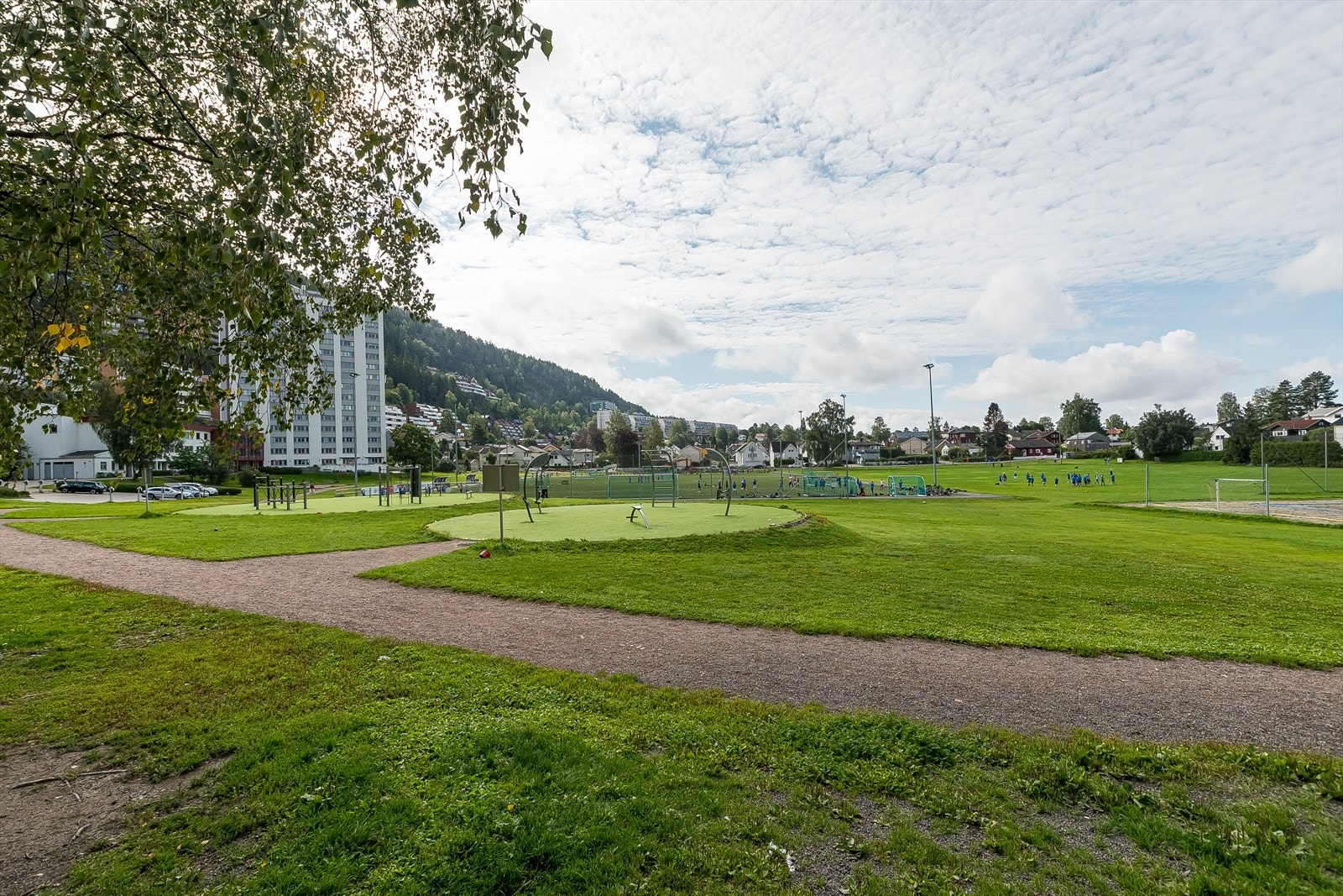 Myrerjordet | Store grøntområder for både store og små med fotballbane, volleyball og lekeplass Galleribilde