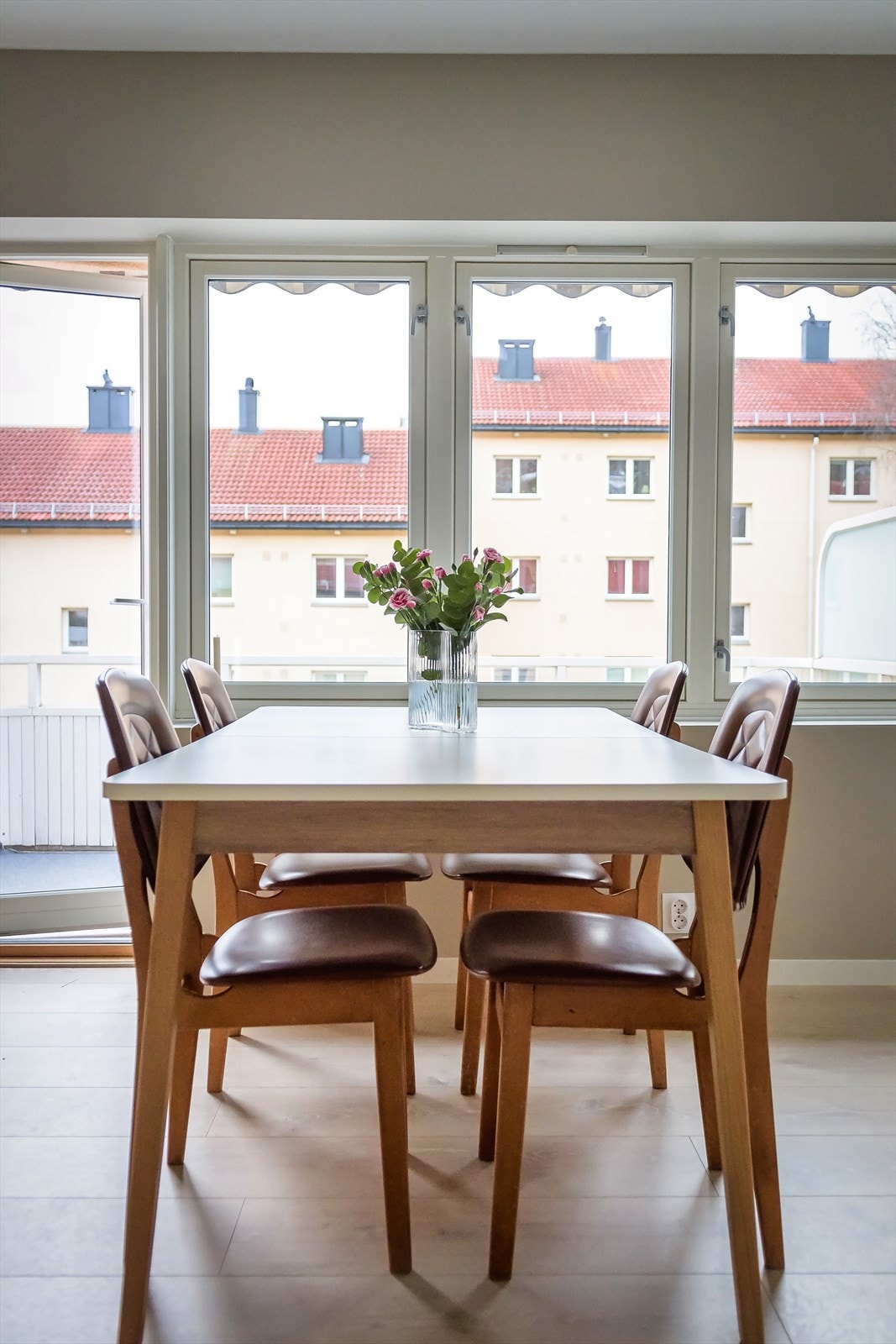 Samle venner og familie til et hyggelig måltid Galleribilde
