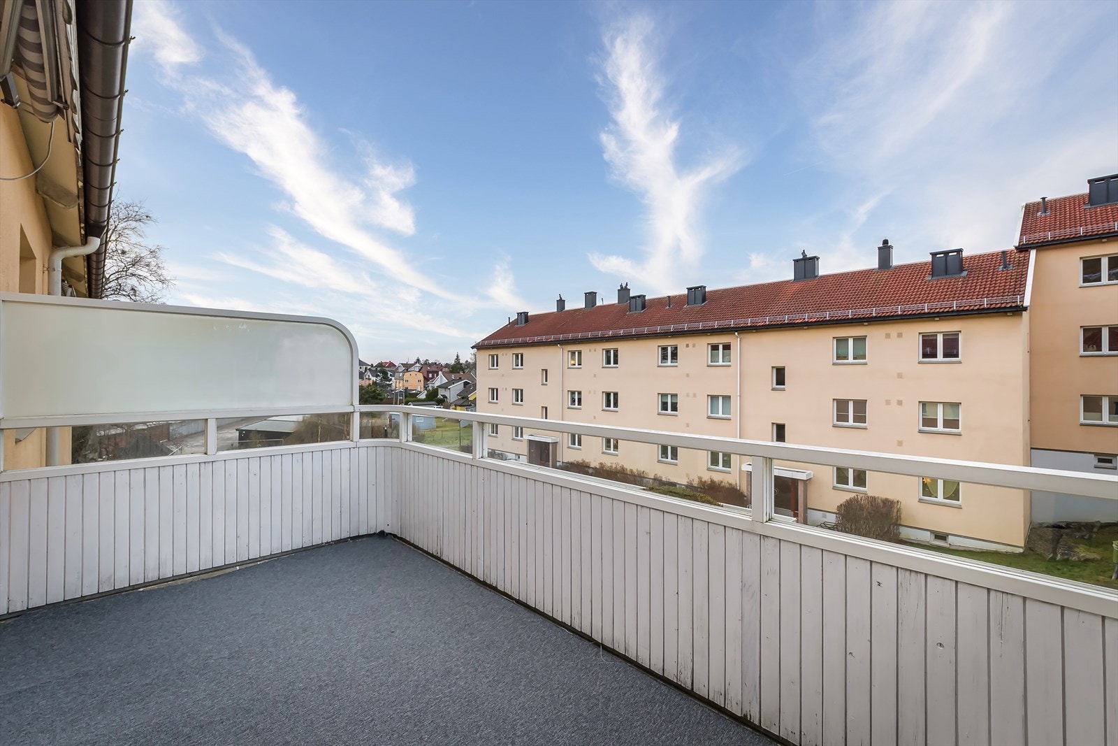 Fra stuen er det utgang til en herlig balkong på hele 7 kvm Galleribilde