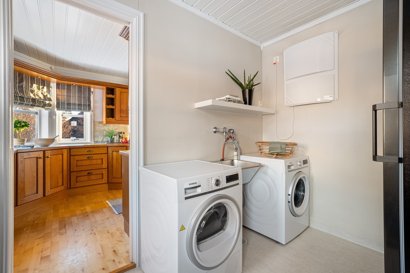 Vaskerom innenfor kjøkkenet. Galleribilde