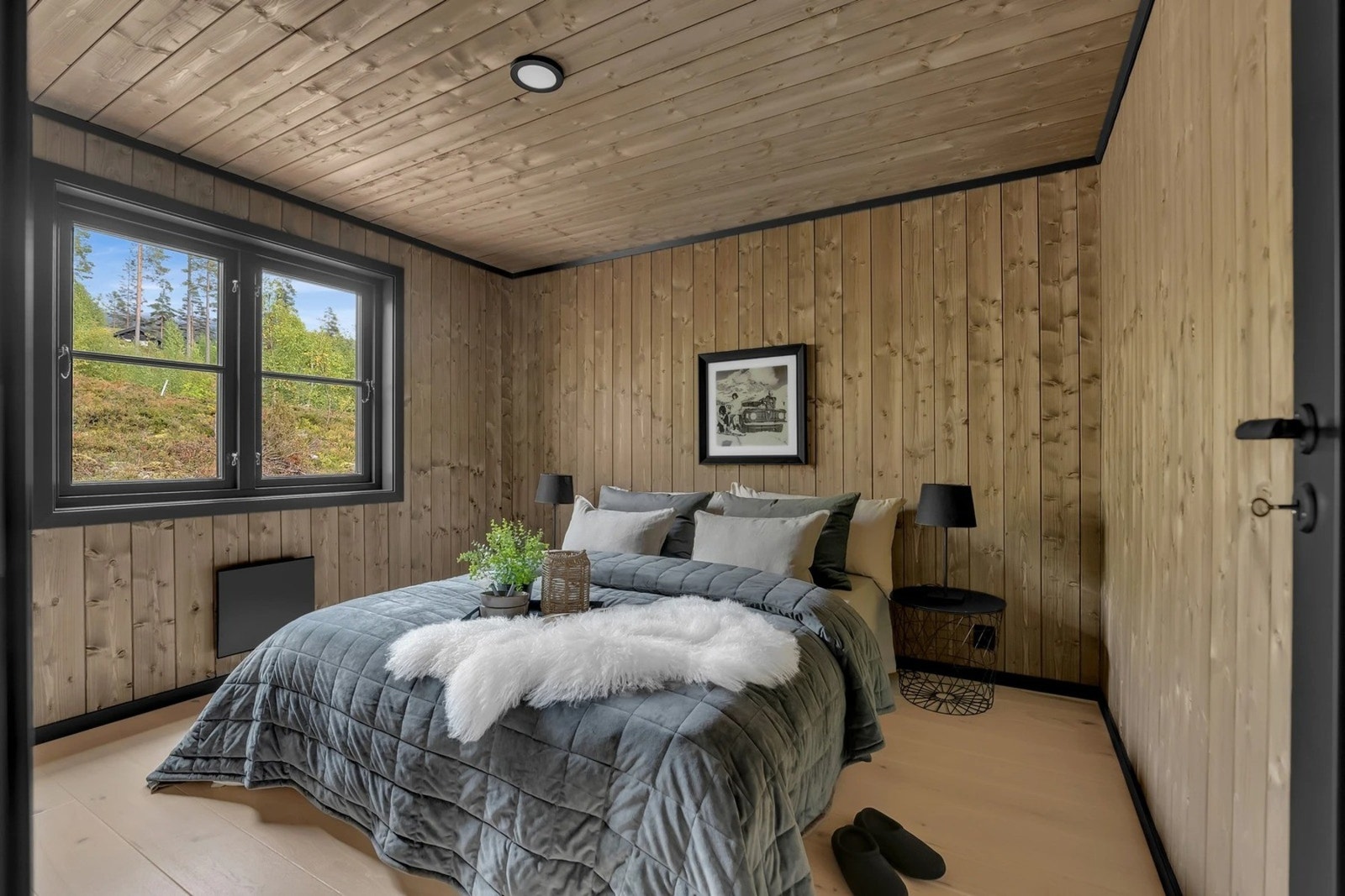 De andre soverommene har også god størrelse. Her med plass til dobbeltseng og skap. Galleribilde