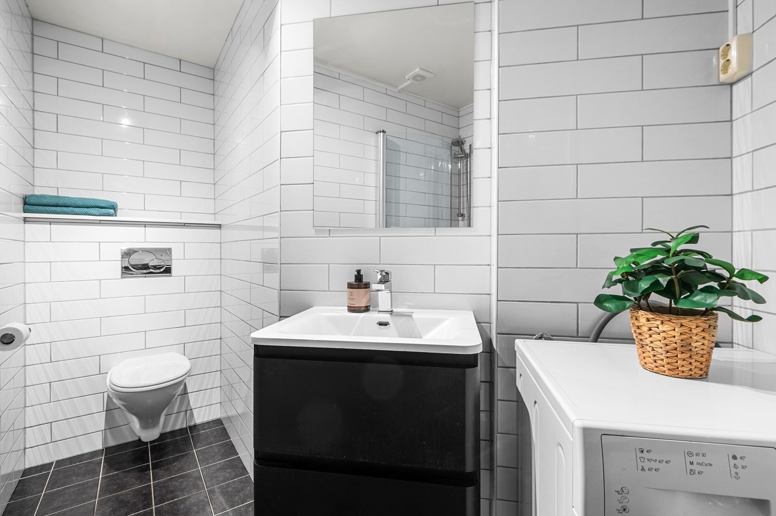 Flislagt bad på 4m² med gulvvarme Galleribilde