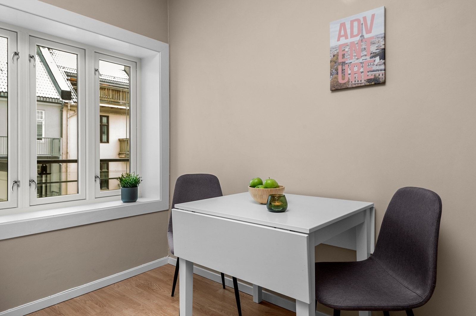 Vinduene i leiligheten er oppgradert i 2012 og er av 3-lags glass Galleribilde