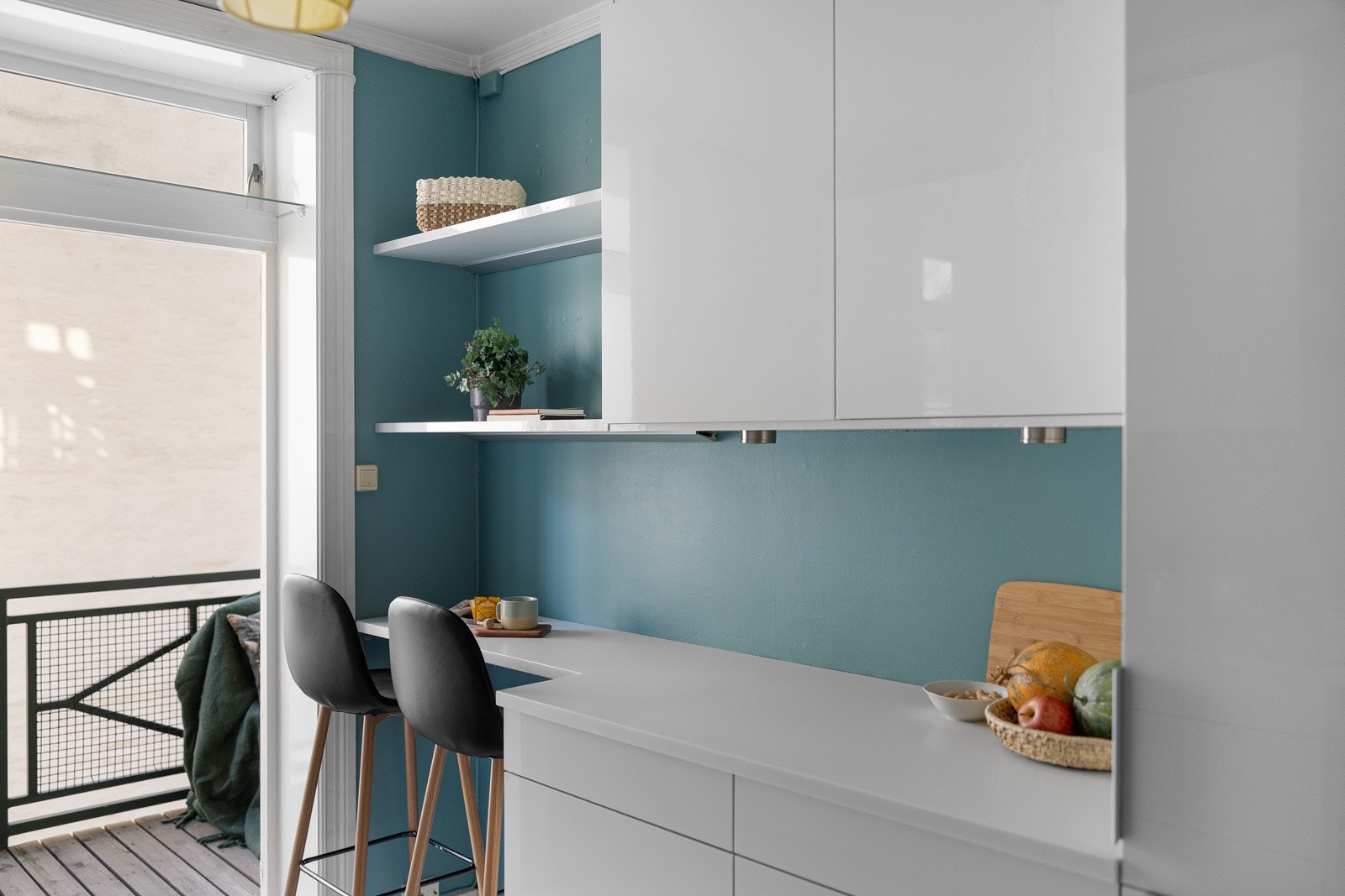 Fra kjøkkenet har du adkomst til en deilig balkong. Galleribilde