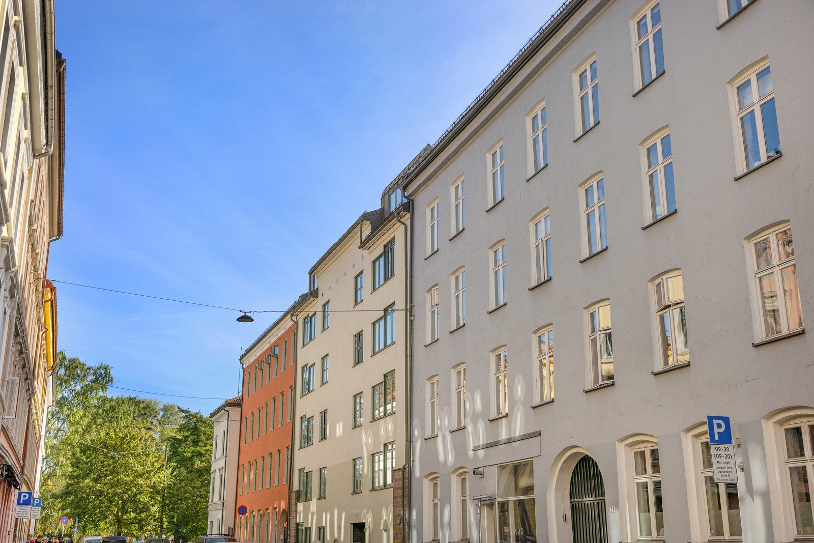 Klassisk fasade. Inngang via felles oppgang fra Grüners gate. Galleribilde