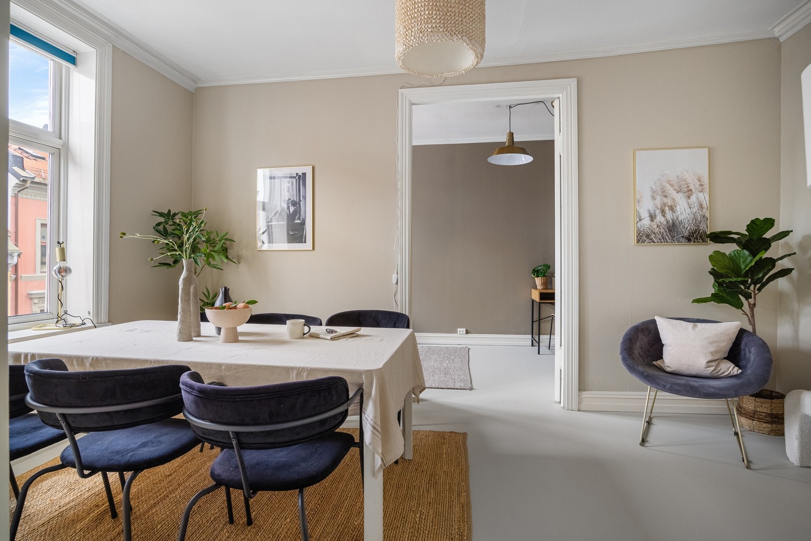 Fra stuen er det inngang til spisestuen (evt. soverom nr. 3). Galleribilde