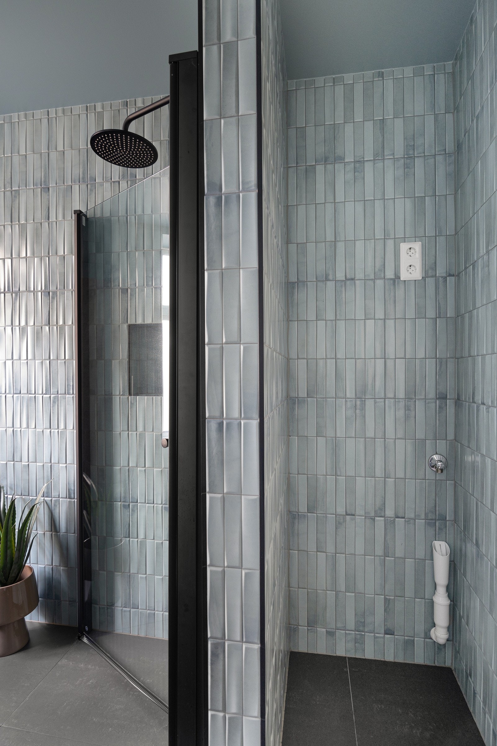 I en adskilt del av badet har du opplegg for vaskesøyle. Galleribilde