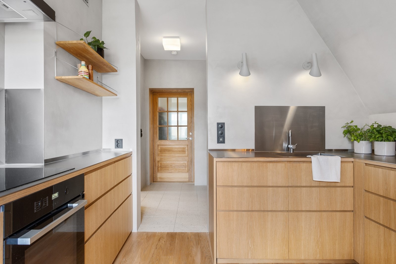 Boligen ble omfattende oppusset i 2020 med lekre og delikate løsninger som er godt gjennomtenkt. Galleribilde