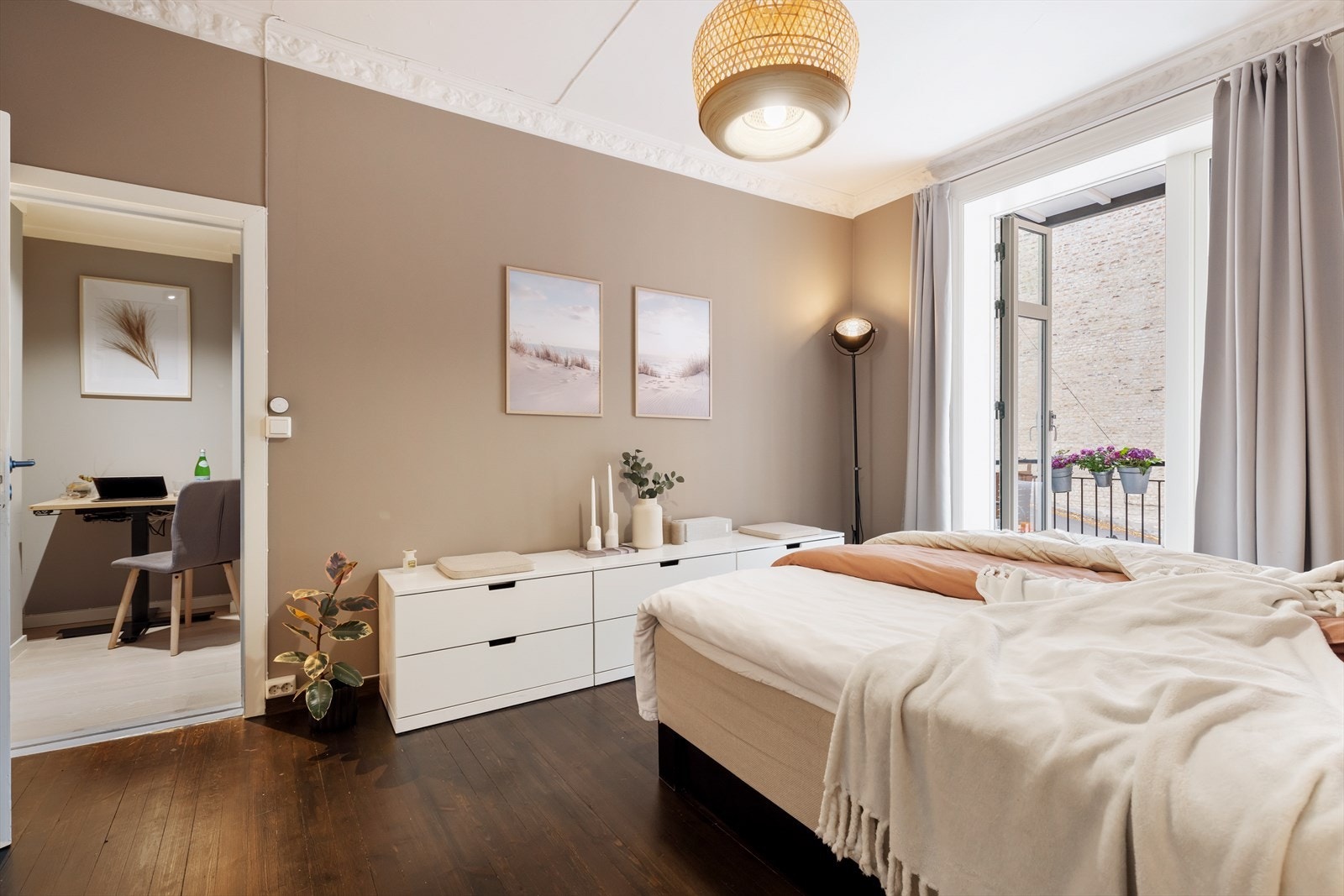 Hovedsoverommet er vendt inn mot stille bakgård Galleribilde