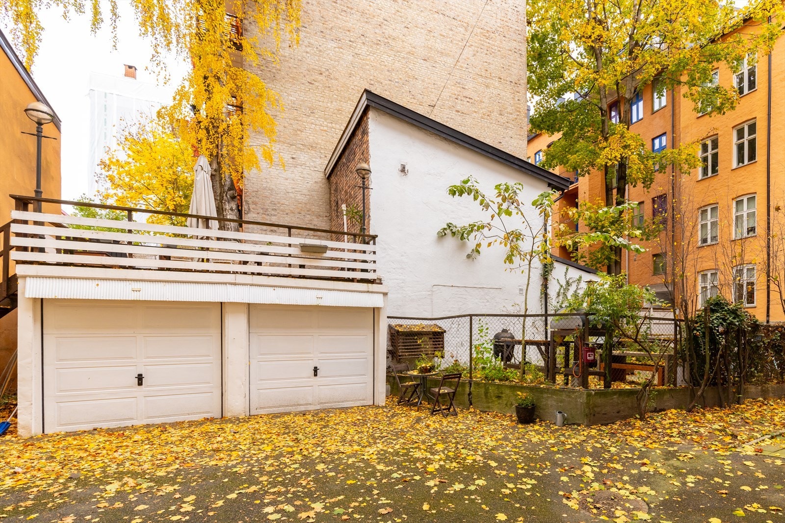 I garasjen har borettslaget fellesboder Galleribilde