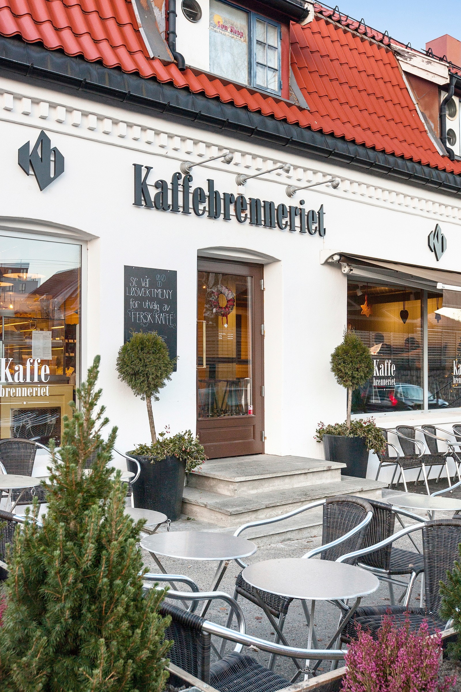 Kort vei til Kaffebar på Røa med mulighet for deilig kaffe, både i kopp og i løsvekt med hjem. Galleribilde