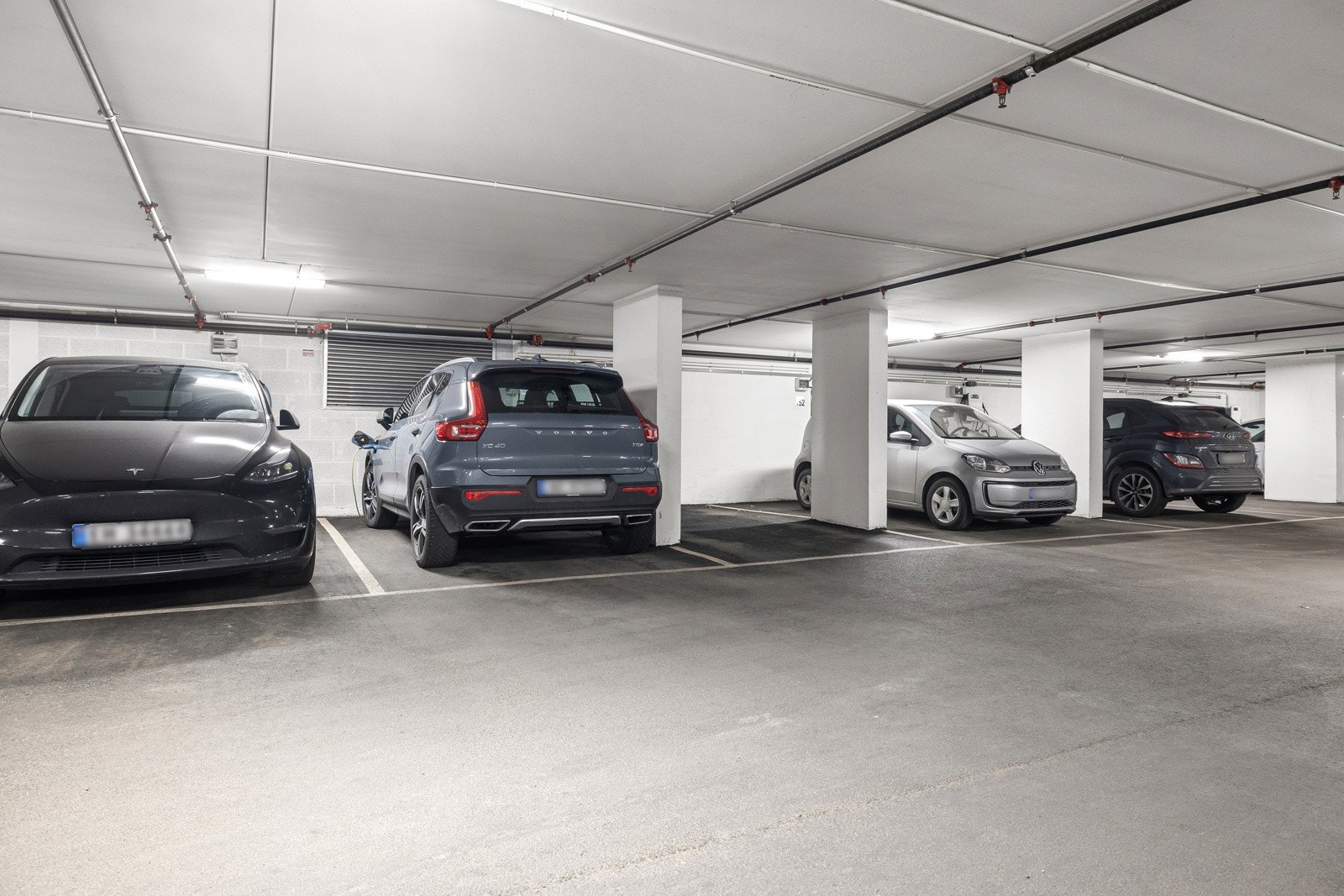 Romslig garasjeplass (nr. 150) i felles anlegg medfølger leiligheten. Galleribilde