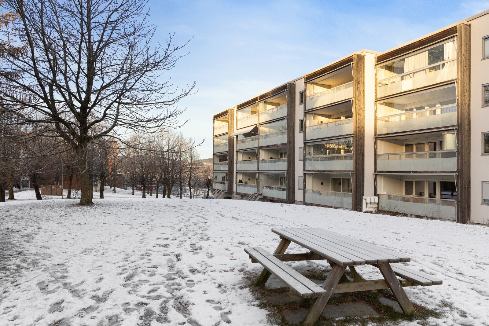 Borettslaget er omgitt av flotte grøntarealer med god plass til rekreasjon og aktiviteter for hele familien. Galleribilde