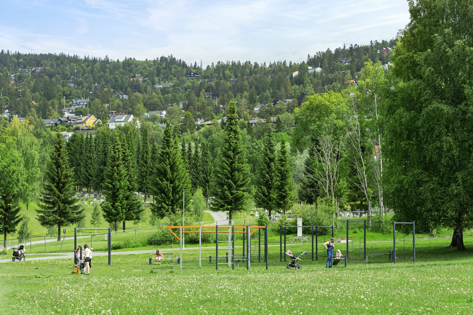 Her finner man også en tuftepark og det er nylig etablert en "friplass" i regi av Oslo kommune. Galleribilde