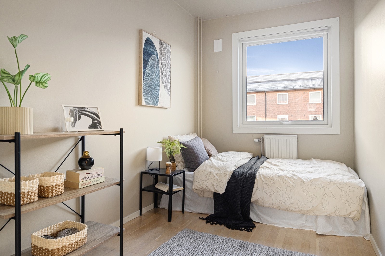 Soverom 2 med plass til seng og garderobe. Galleribilde