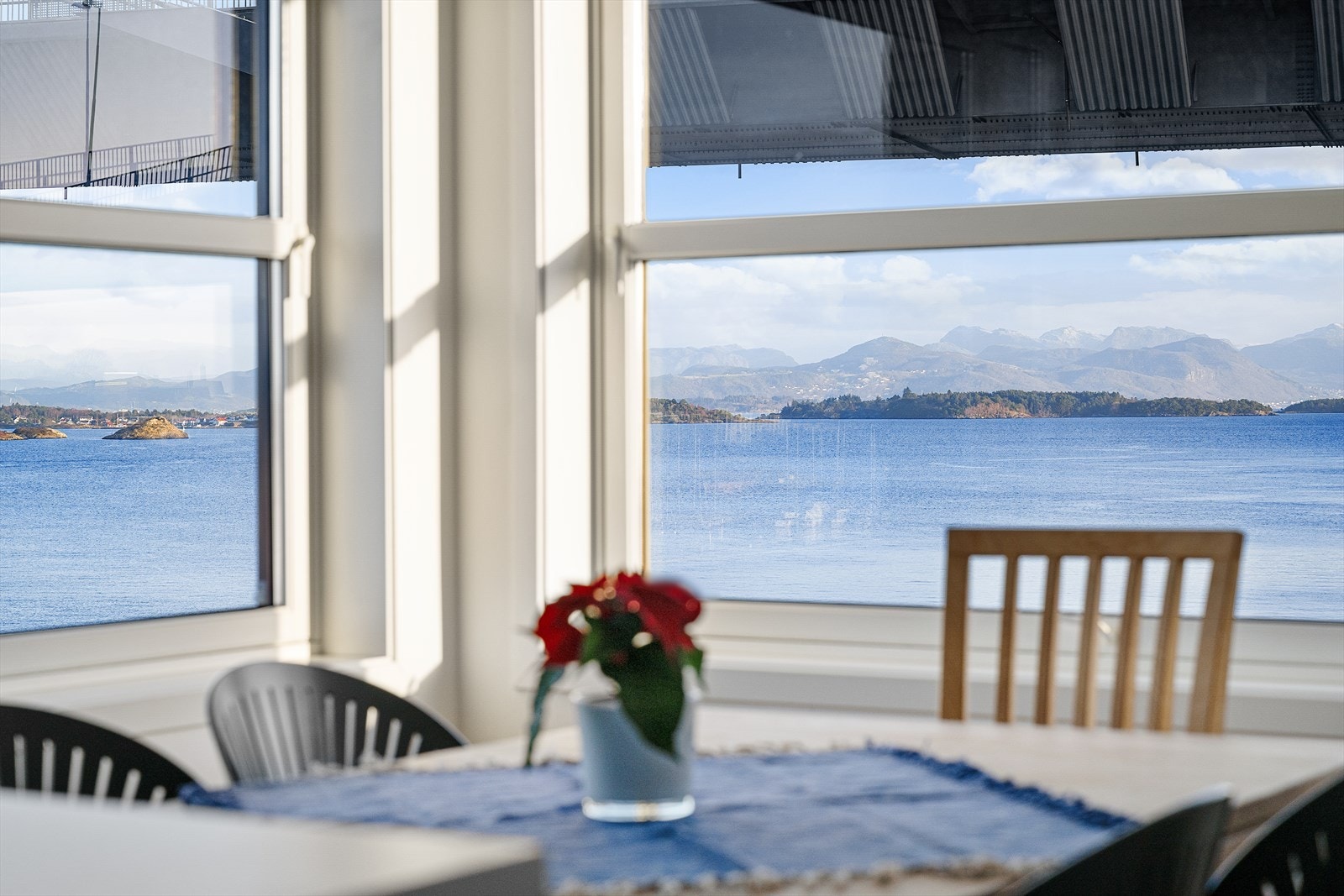 Alle måltid kan inntas i nydelige omgivelser Galleribilde