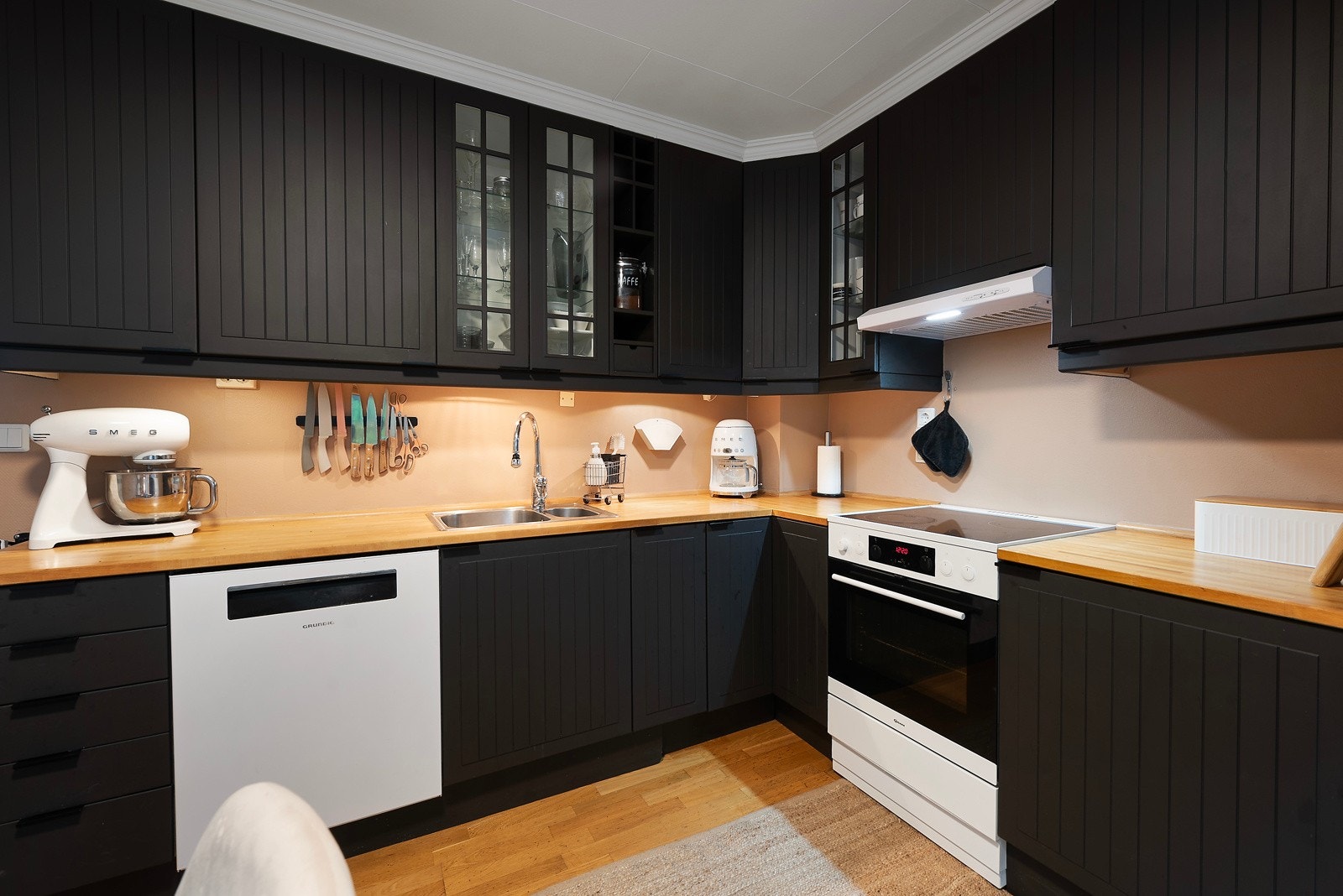 Kjøkkenet har masse med plass Galleribilde