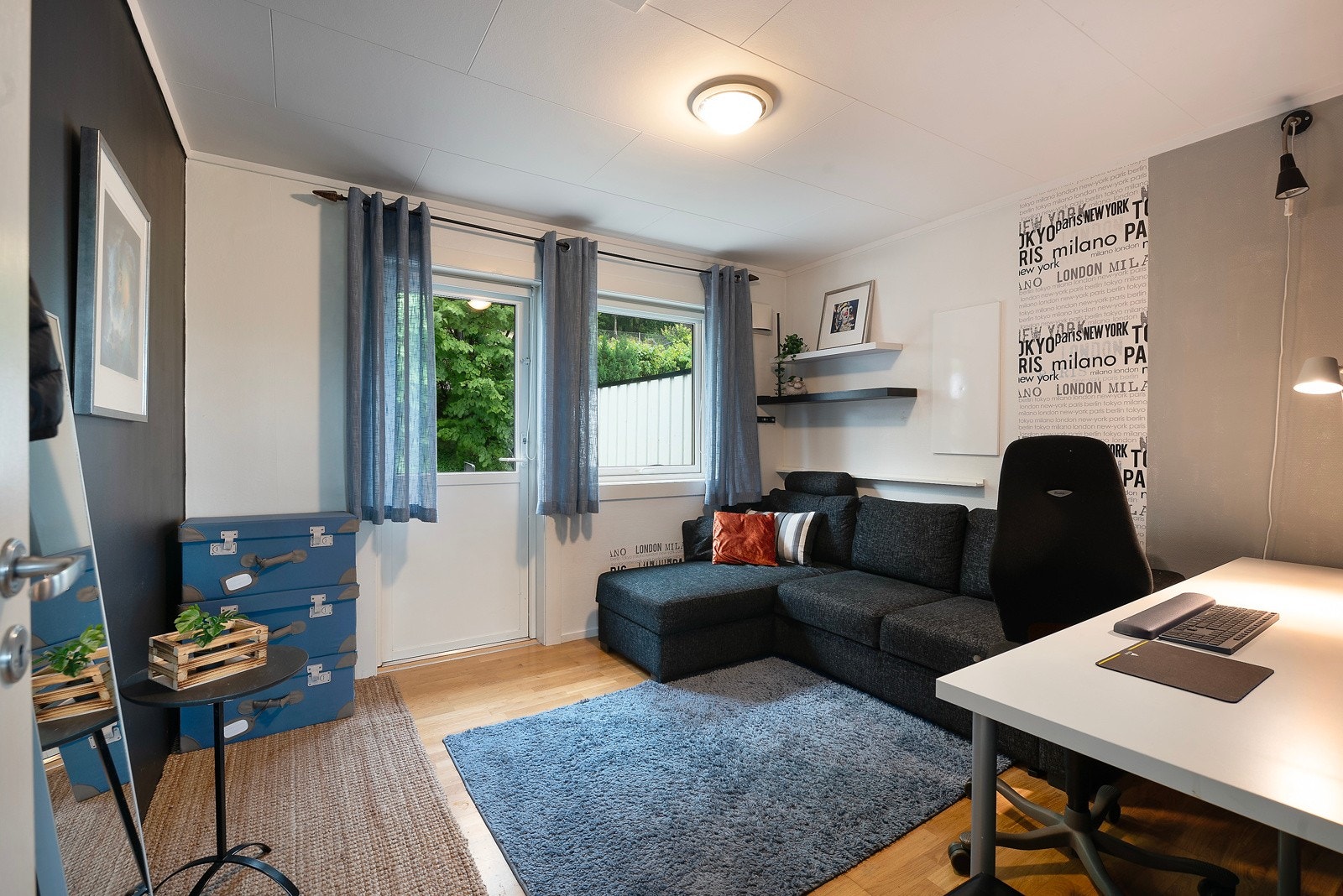 Det er også tileggsisolert mot loftet med 15 cm isolasjon Galleribilde