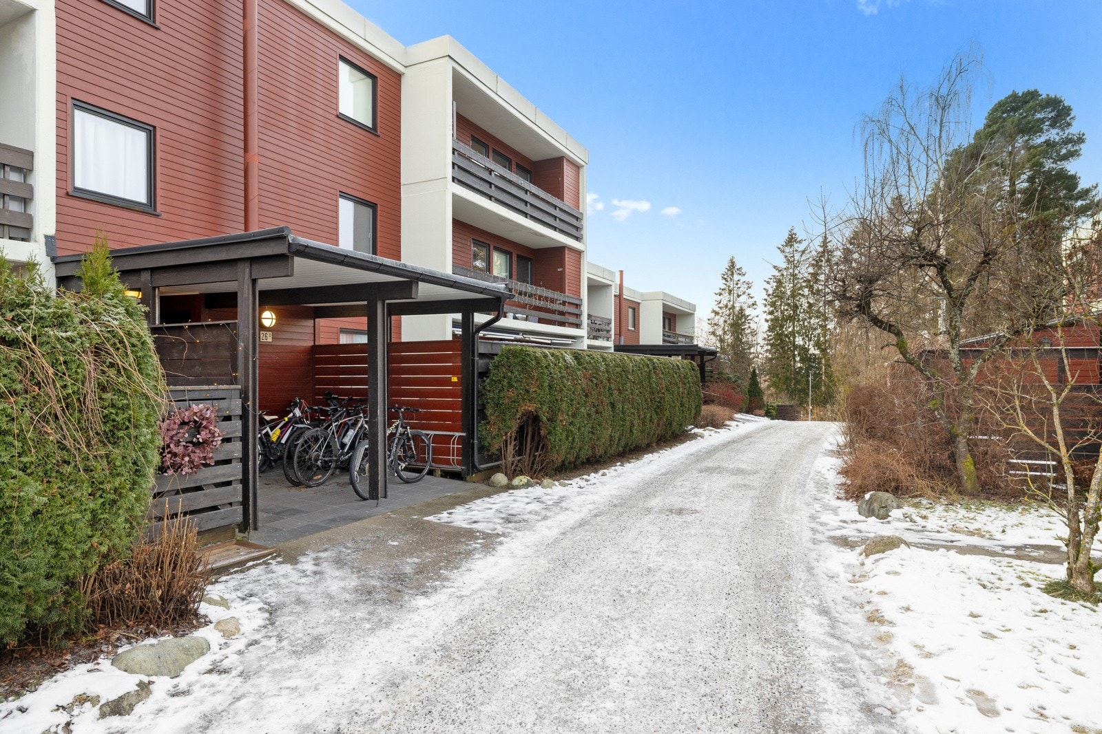 Her bor du med nærhet til flotte turområder og kort vei til Røa, med et bredt utvalg av butikker og servicetilbud. Galleribilde