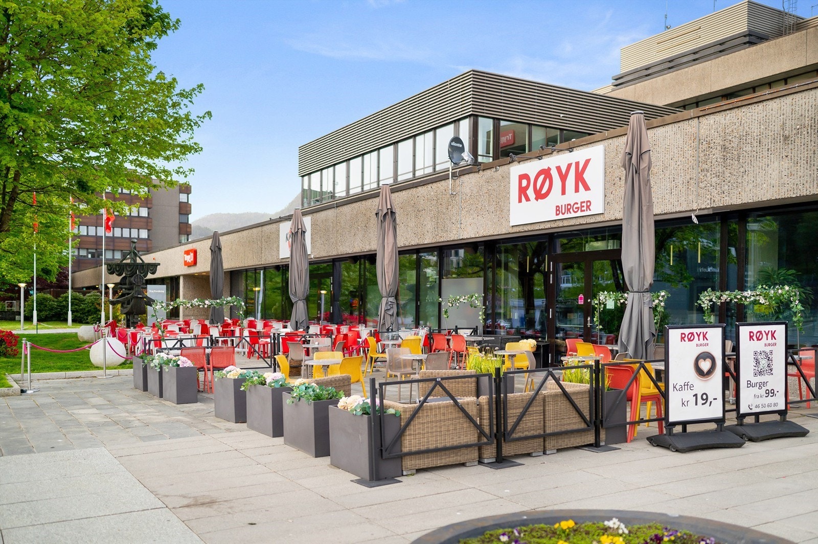 - Med gangavstand til Oasen har man også tilgang på flere gode spisesteder - Galleribilde