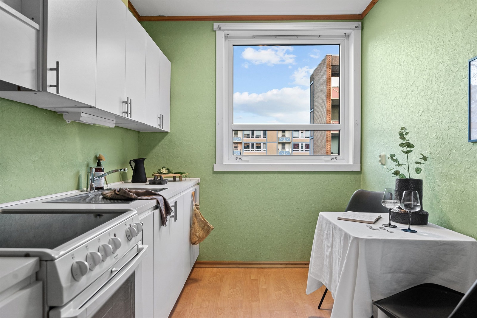 - Naturlig lysinnslipp til kjøkkenet - Galleribilde